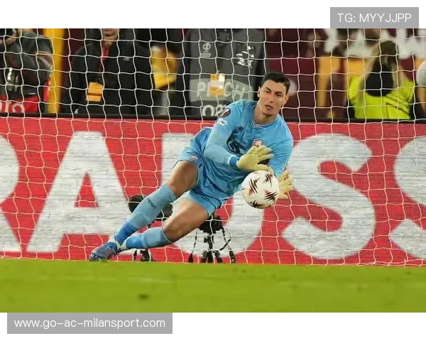 尤文基耶萨左脚弧线球洞穿人墙，重新定义足球精彩瞬间